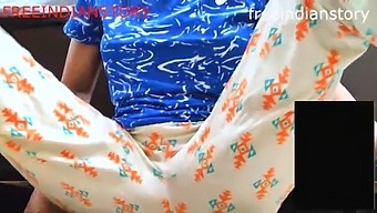 Cuộc Gọi Video Của Cô Gái Ấn Độ Trẻ Tuổi Với Bạn Của Chồng