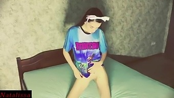 Natalissa, En Charmig Gamer-Tjej, Upplever Intensiv Analsex I Fortnite-Tema-Miljö