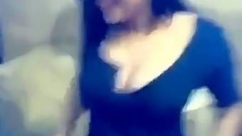 Durchgesickertes Video Der Sexuellen Begegnung Eines College-Mädchens Im Hostelzimmer