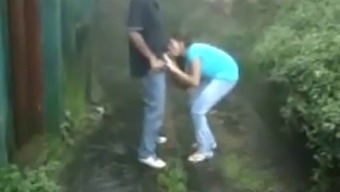 Pareja India Pública Se Desnuda Y Tiene Sexo Oral