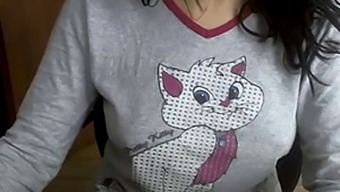 A Charming Turkish Webcam Model'S Solo Performance