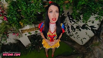 Ervaar De Magische Wereld Van Sneeuwwitje In Deze Geweldige Vr-Pornoparodie