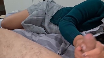 Meksikolainen Opiskelijatyttö Nauttii Amatöörin Kotitekoisesta Seksistä Ja Juo Spermaa Tunnin Jälkeen