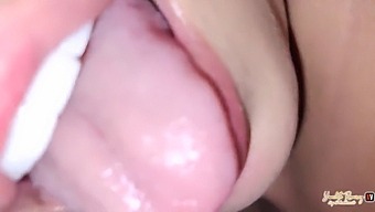 Nó To Đến Nỗi Tôi Cảm Thấy Như Nó Có Thể Thoát Khỏi Lỗ Mũi Của Tôi