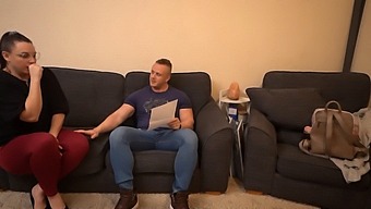 Eine Kurvenreiche Pawg Mit Dickem Hintern Bekommt Beim Vorstellungsgespräch Mehr Als Erwartet