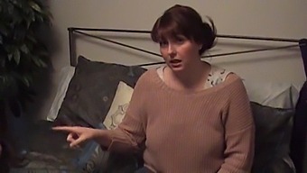 Nevlastná Mama A Nevlastná Sestra Ma Zvádzajú S Porno Ukážkou Itty Bitty Pussy A Milf Mary