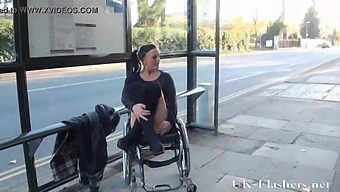 Handicapped Pornstar Näyttelyitä Julkisesti: Rohkea Näyttö Alastomuudesta